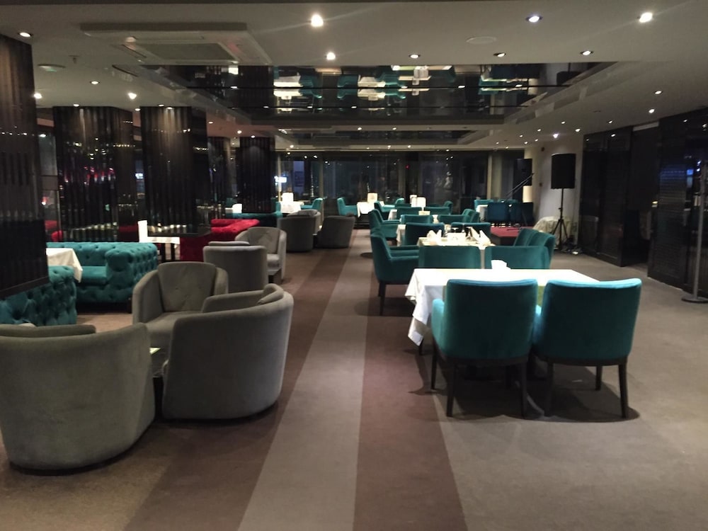 The Hera Platinum Hotel 40/50