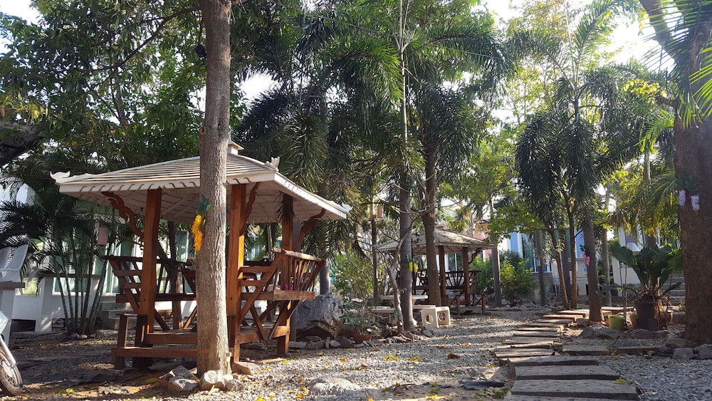 Charlie's Bungalow 15/22