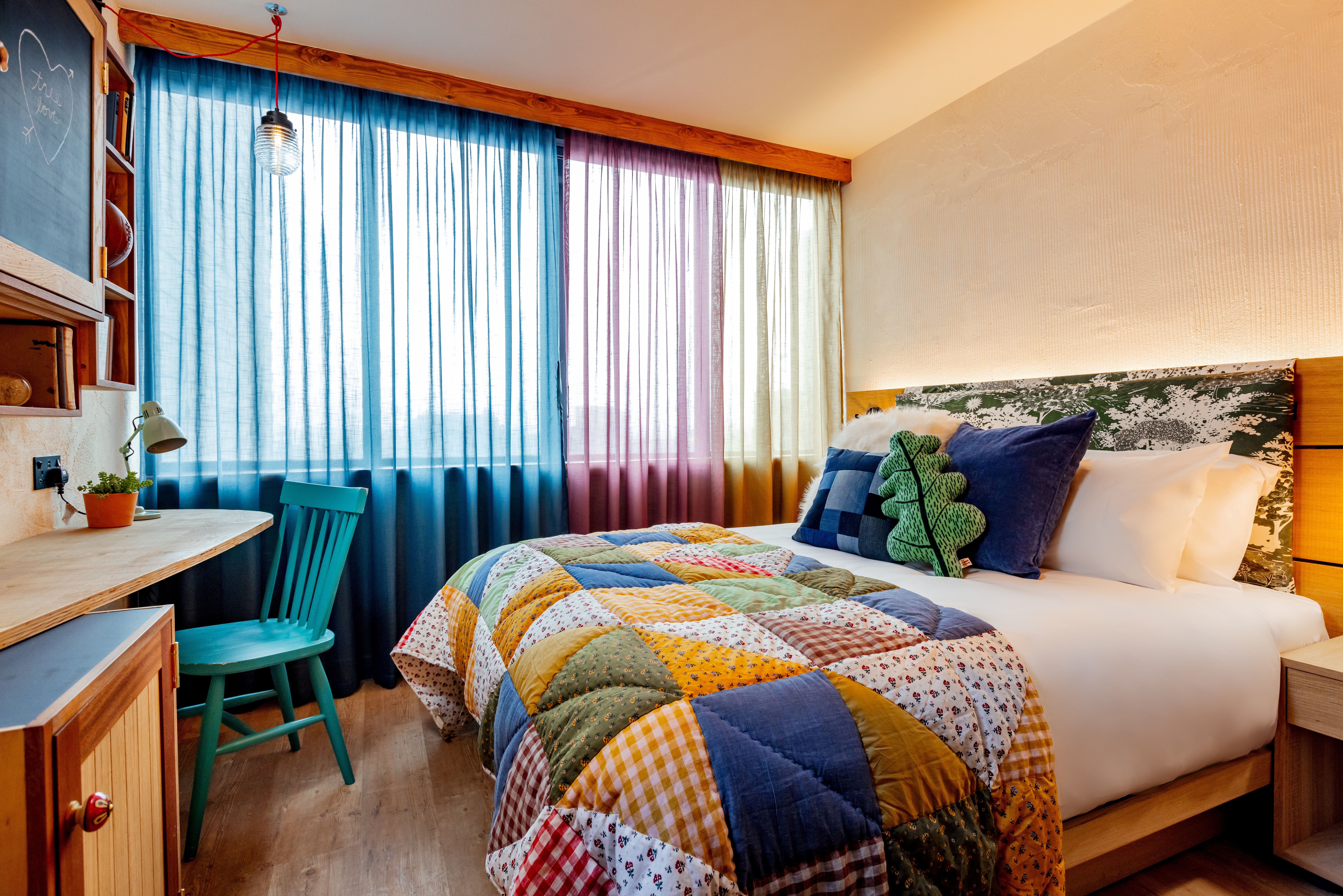ROOM, KING BED