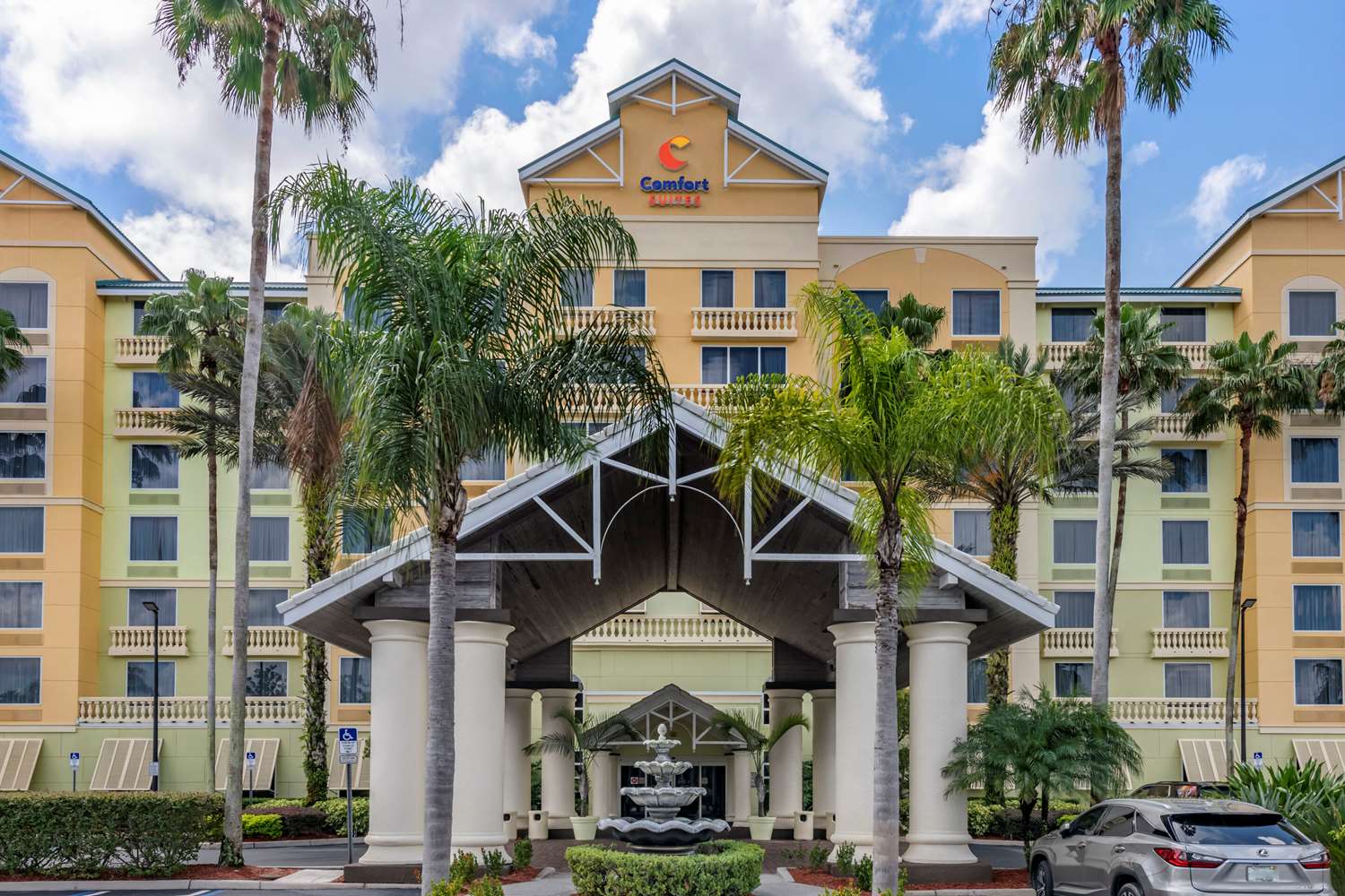 Comfort Suites Maingate East 1/18