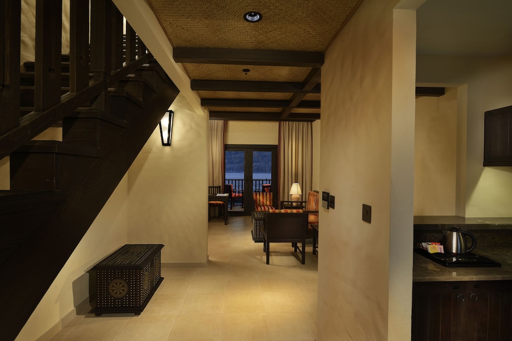 Azimut Hotel Musandam 22/68