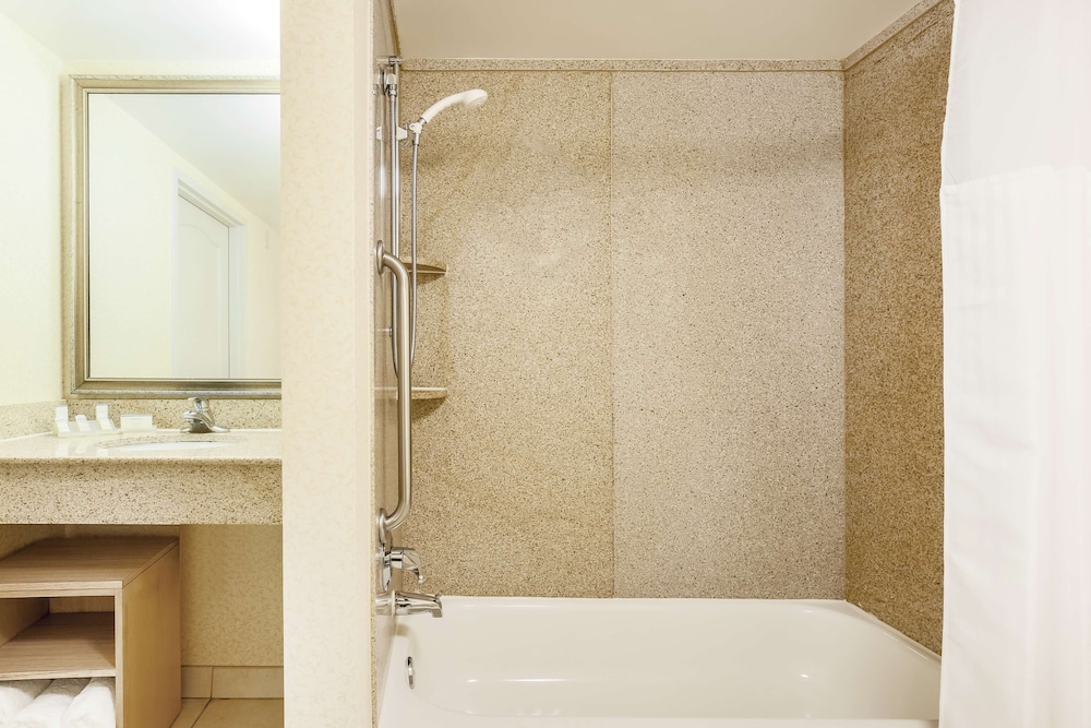 Hilton Garden Inn Roanoke Rapids 11/47