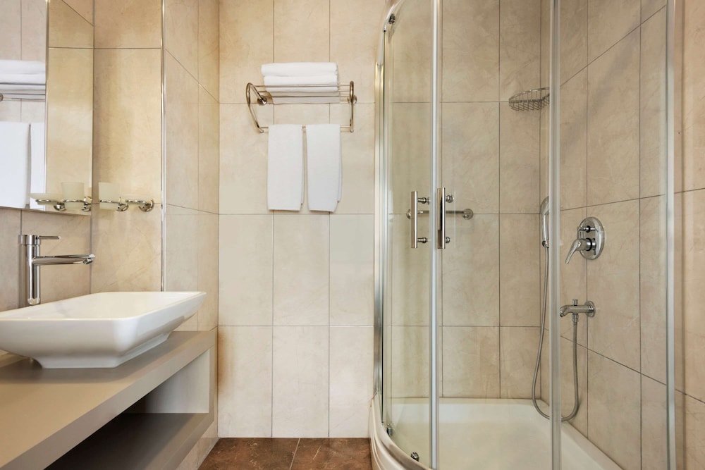 Hawthorn Suites By Wyndham Cerkezkoy 8/44