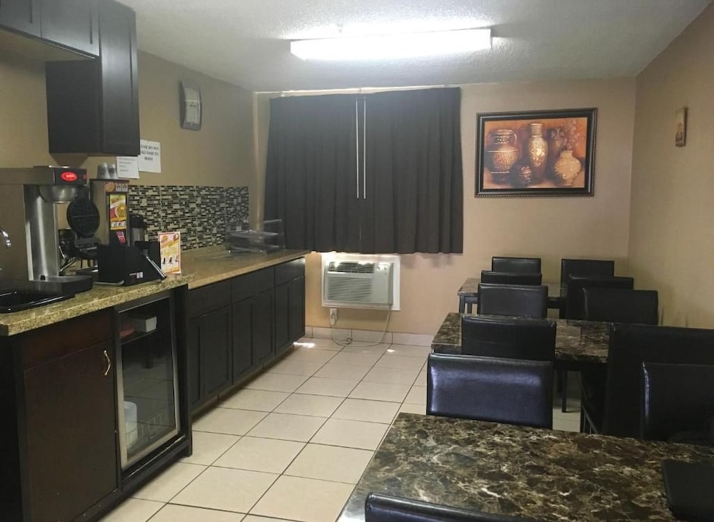 Studio6 Suites Delano, CA 31/40