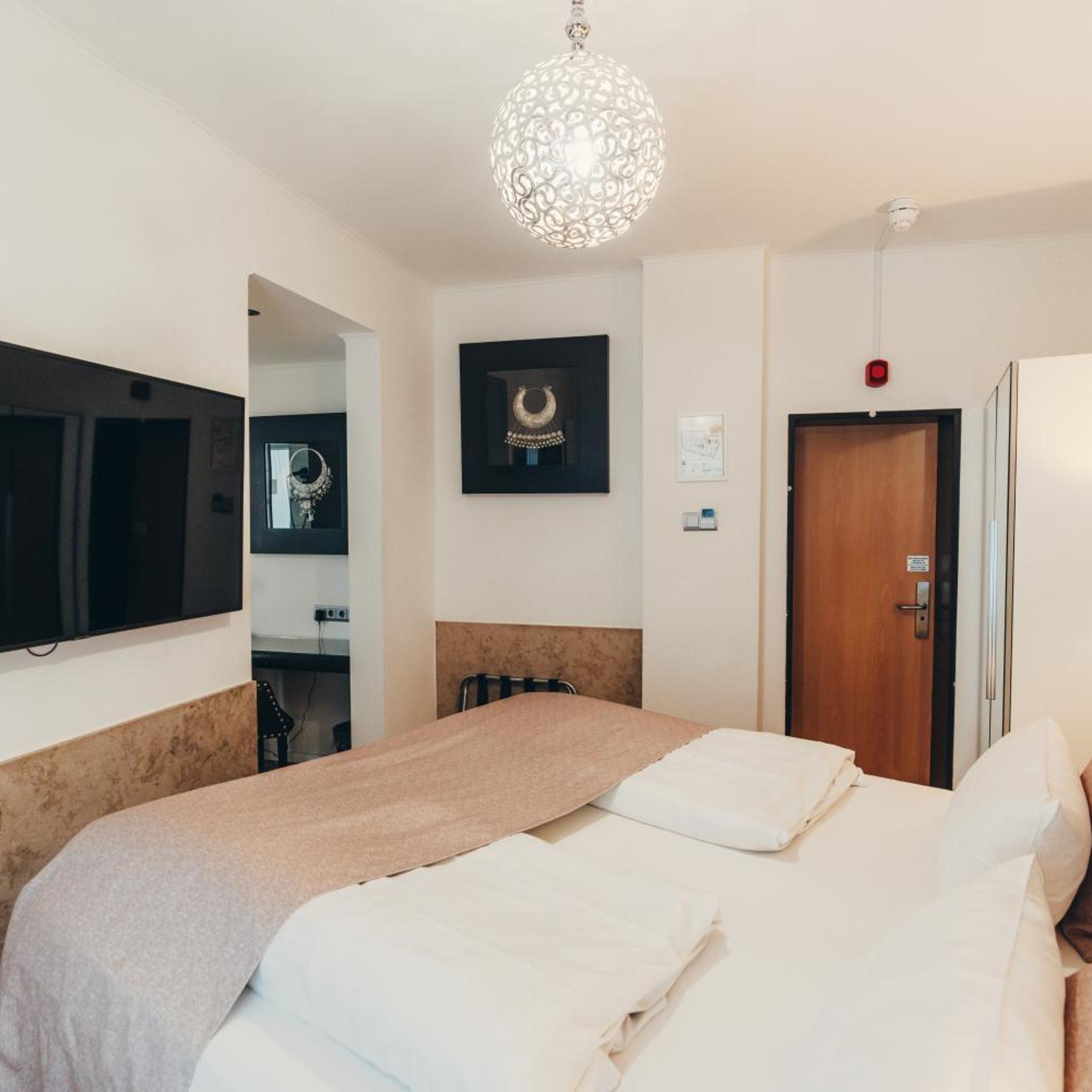 Room, Double Bed