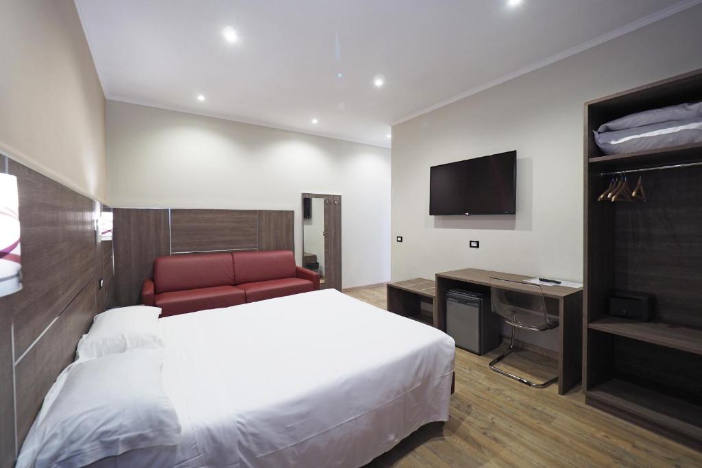 ROOM, DOUBLE BED