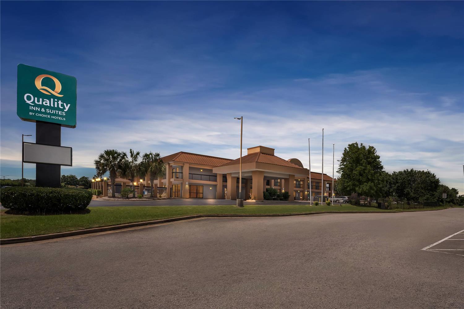 Quality Inn & Suites near Robins Air Force Base 2/21