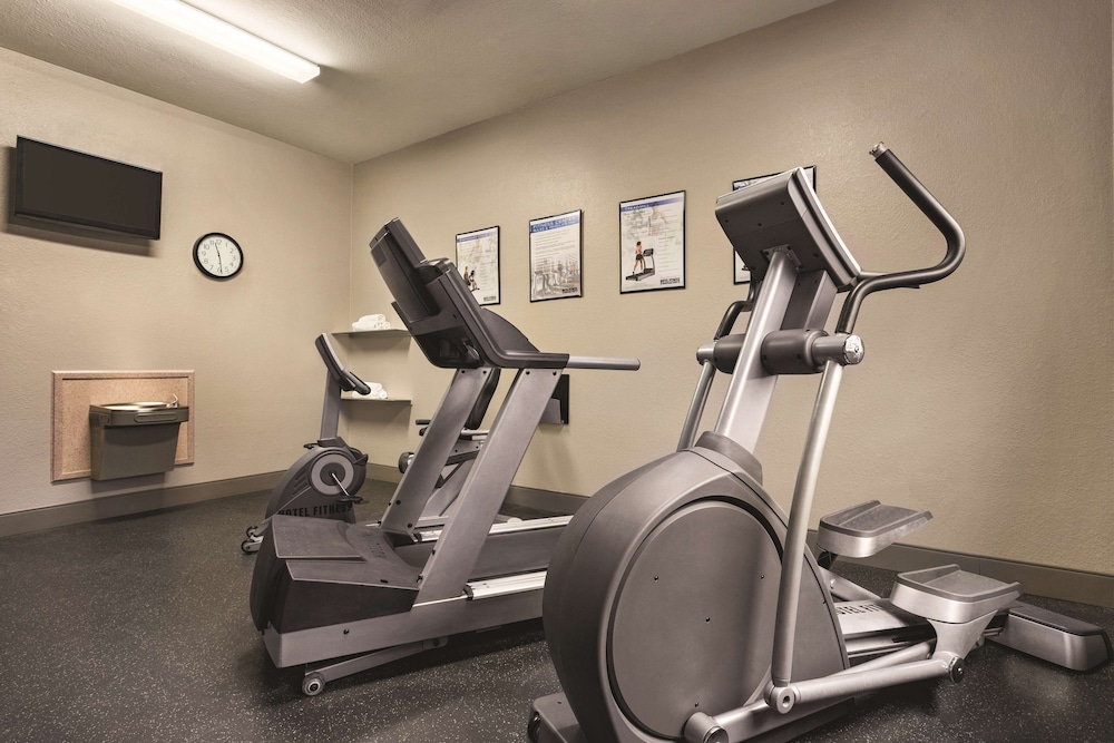 Country Inn & Suites by Radisson, Byram/Jackson South, MS 13/24