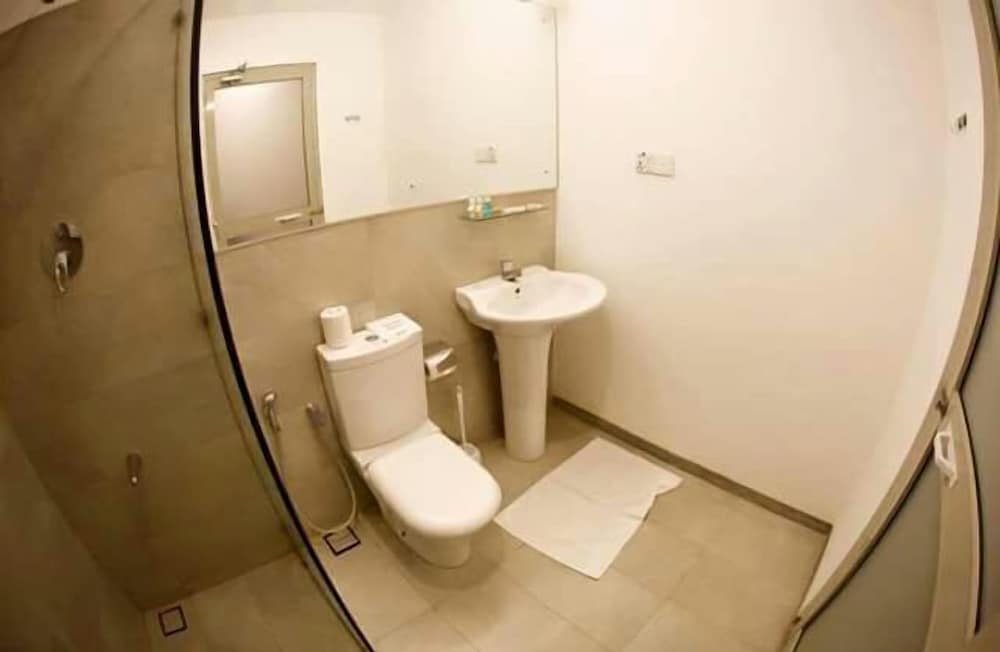 River Side Hotel Katunayake 41/42
