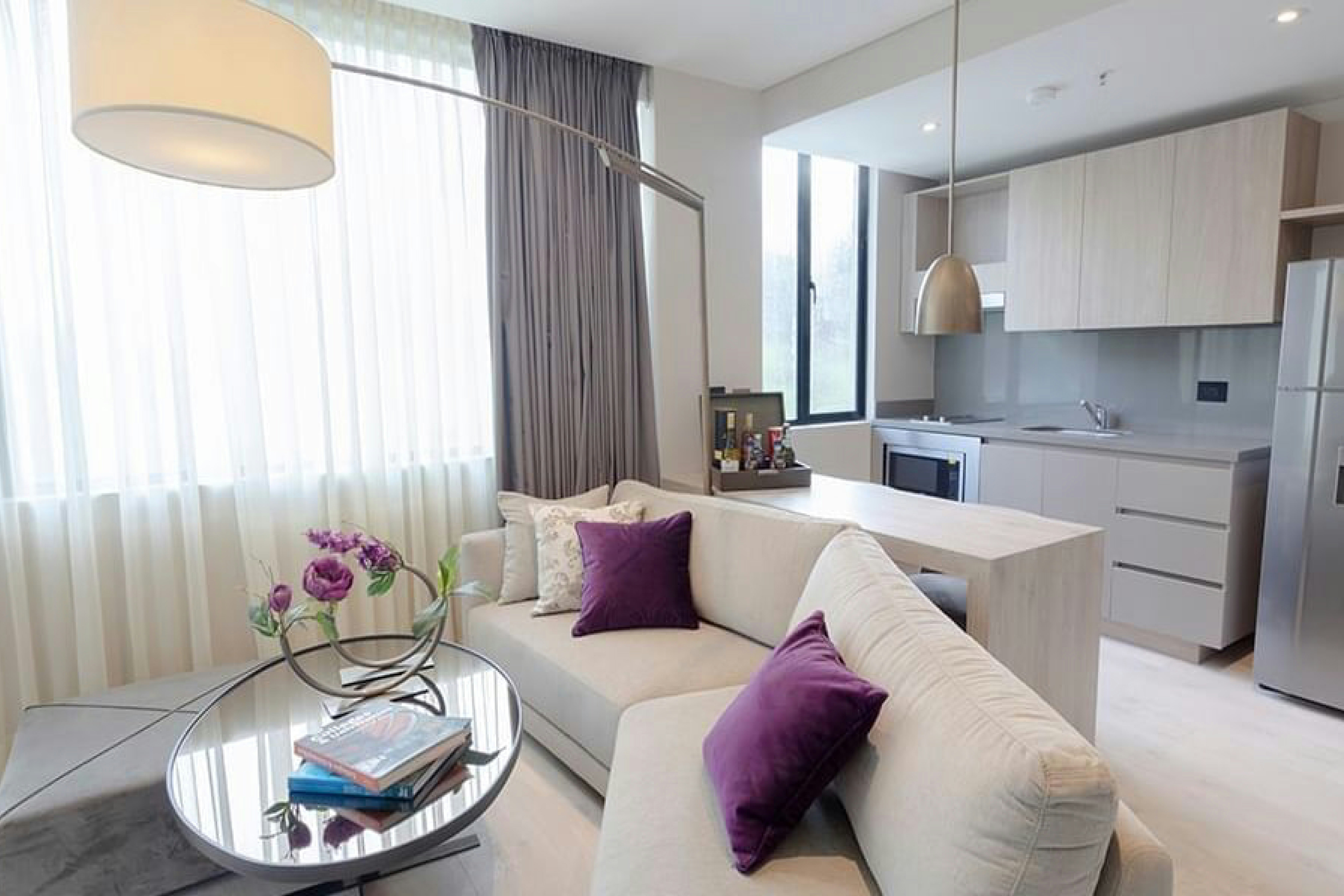 York Medellin, Curio Collection by Hilton 28/60