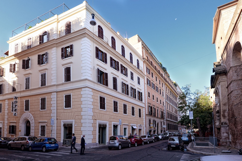 Hotel Golden 49/50