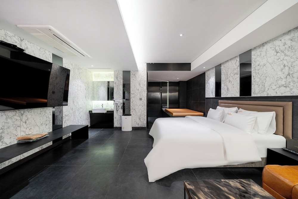 Adlige Hotel 18/54