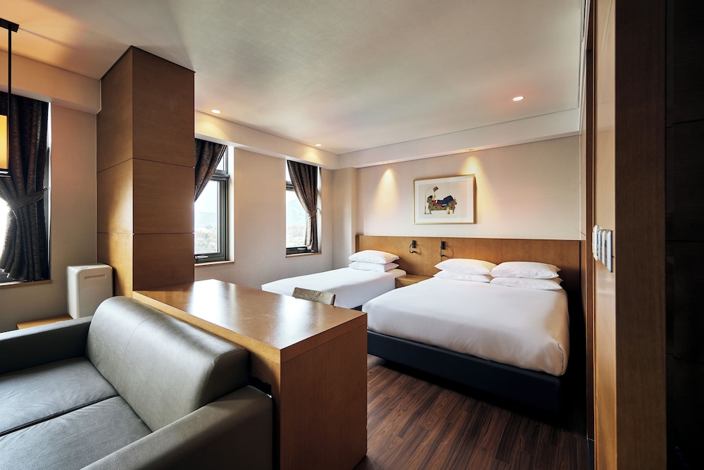 Suite, 1 Double and 1 Single Bed, No Parking
