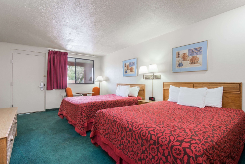 Days Inn By Wyndham Gallup 8/18