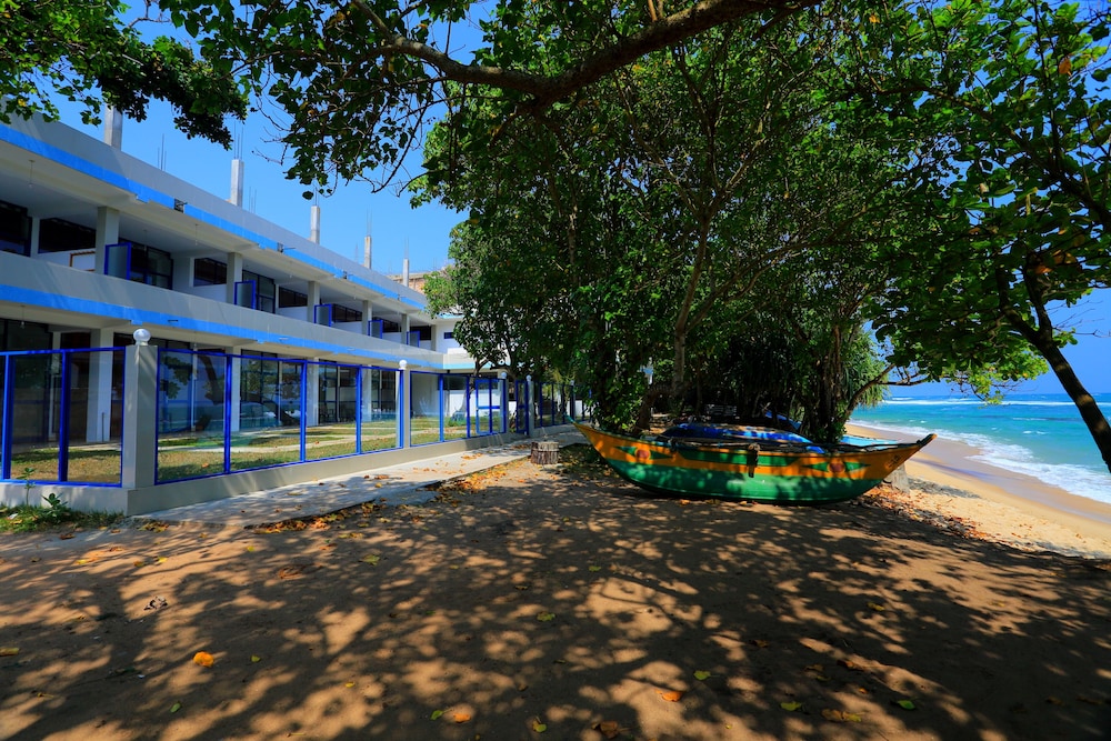 Paradise Beach Resort 35/50