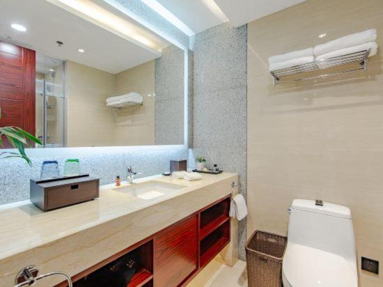 Binhai Jinling International Hotel 61/62