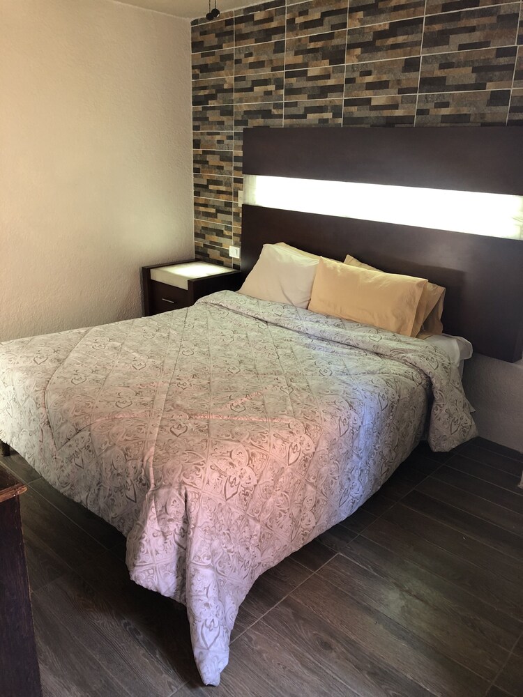Hotel Del Conde 23/38