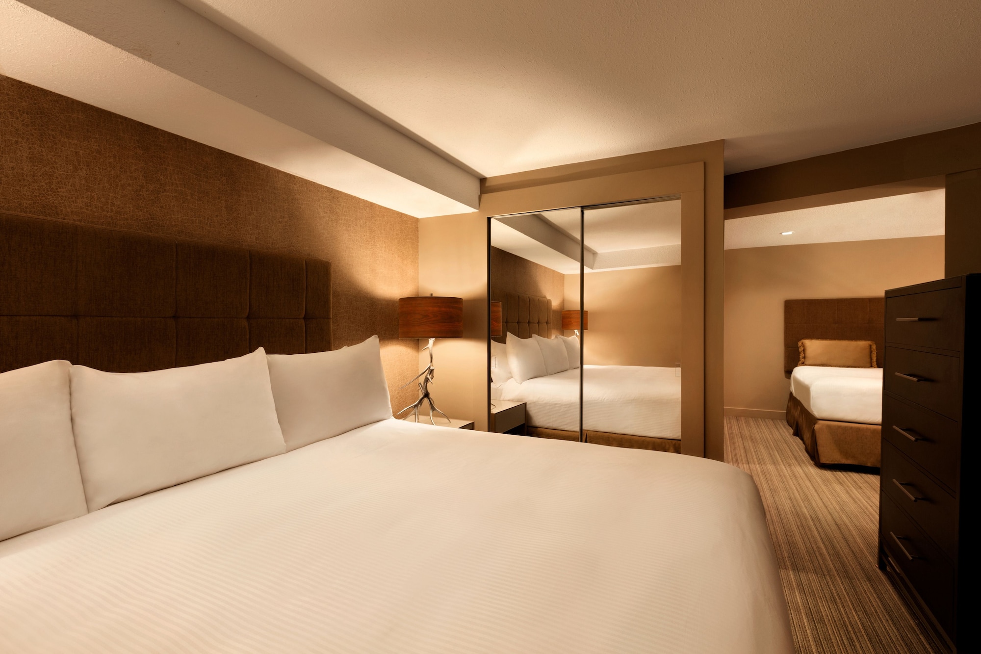 PRESIDENTIAL, SUITE