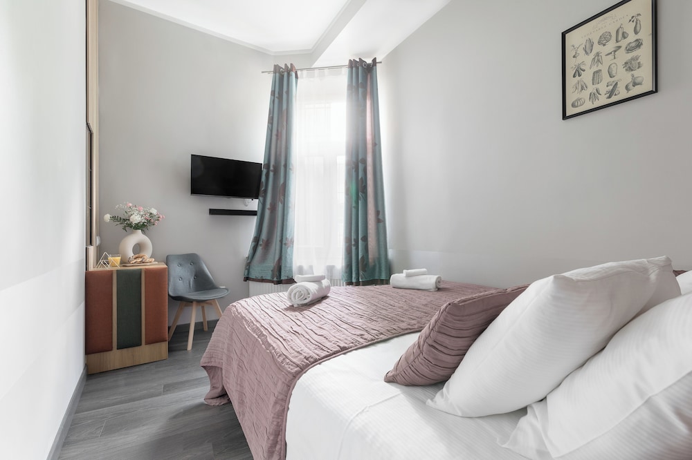 ECONOMY, DOUBLE OR TWIN BED, COURTYARD VIEW