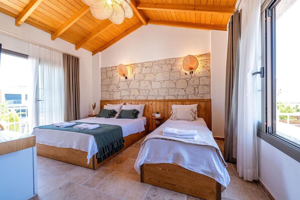 Hatica By Fora Alacati 2/22