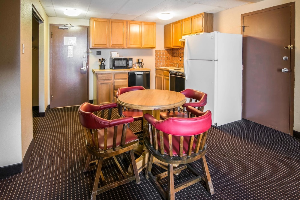 Quality Inn Taos 32/41
