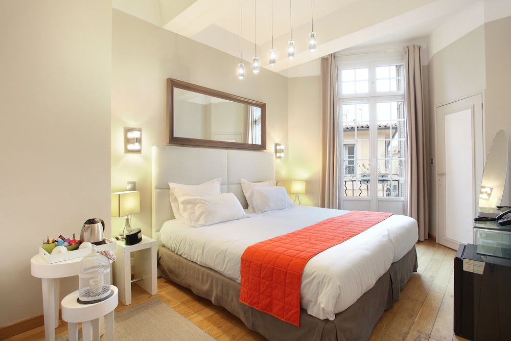 غرفة بريستيج ثلاثية بسرير كينج وسرير فردي، HOTEL DE FRANCE 3/3