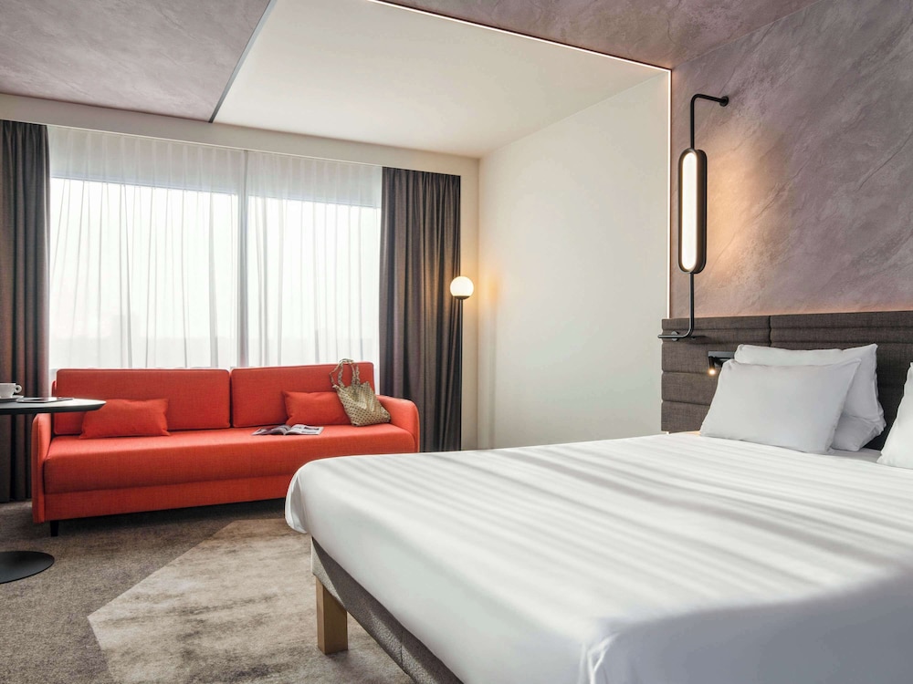 EXECUTIVE, DOUBLE BED, SOFA