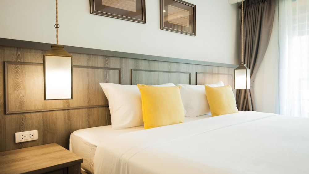 B2 Riverside Premier Hotel 12/22