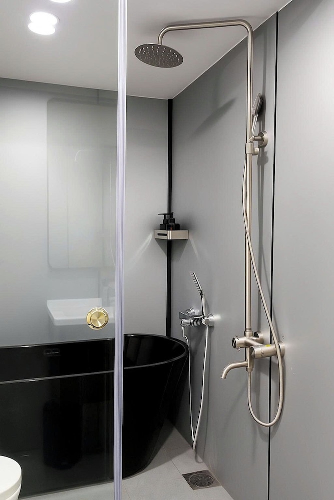 Metrolux City Contemporary Hotel 25/50