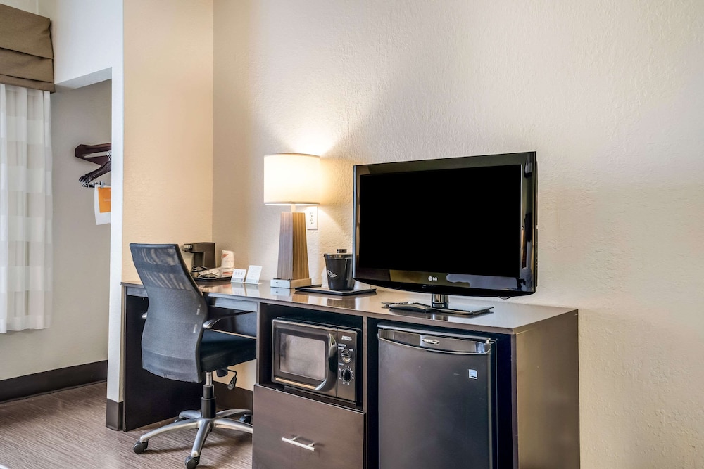 Sleep Inn & Suites Jacksonville Near Camp Lejeune 20/33