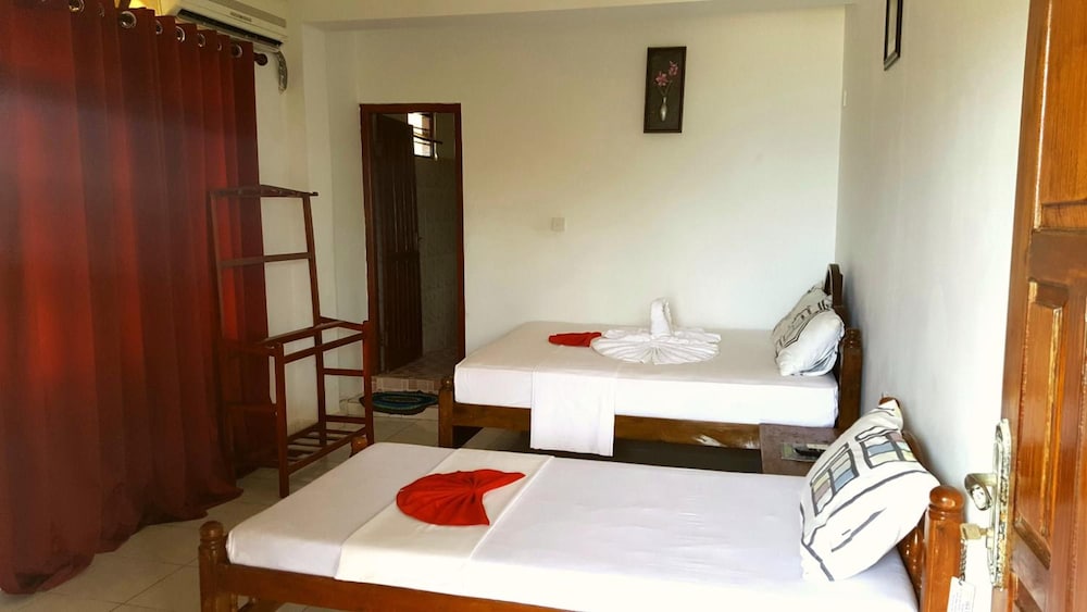Sea View Beach Hotel 17/47