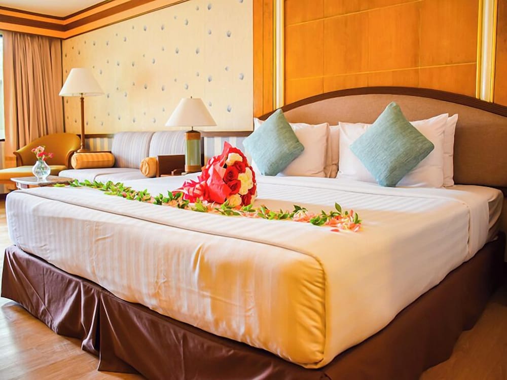 SUITE, JETTED TUB
