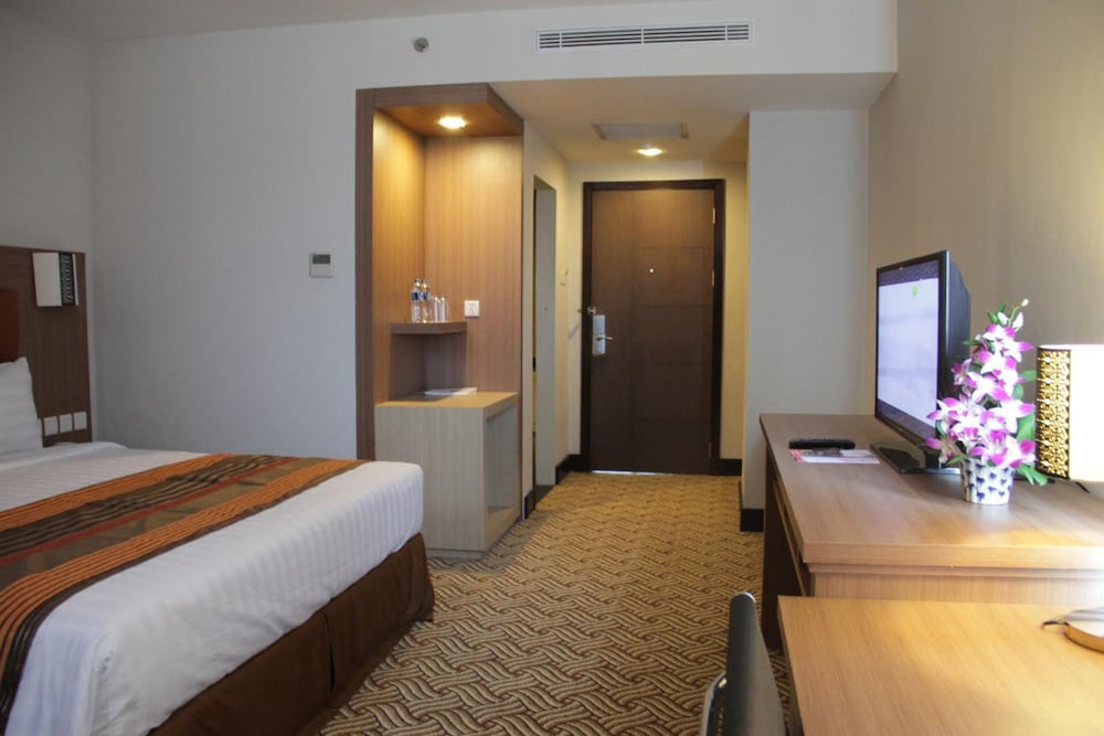 Cavinton Hotel 15/72