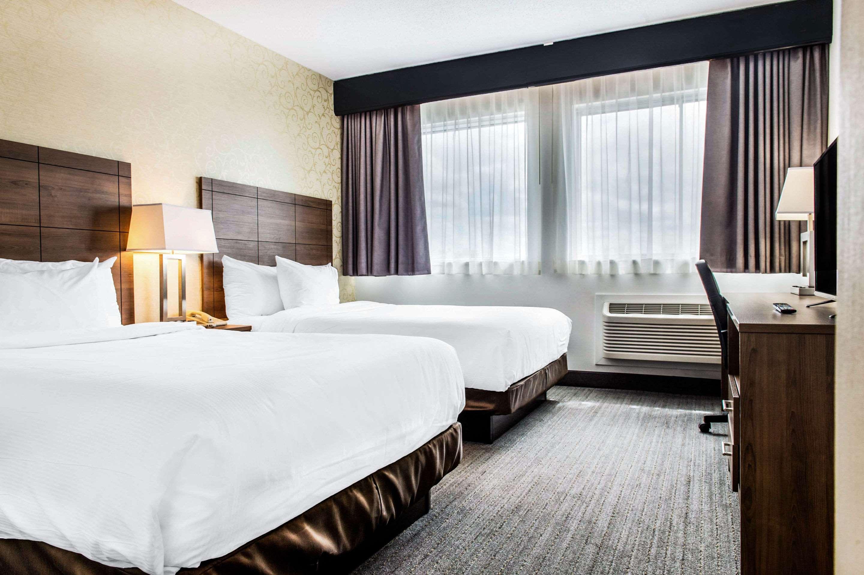 ROOM, DOUBLE BED