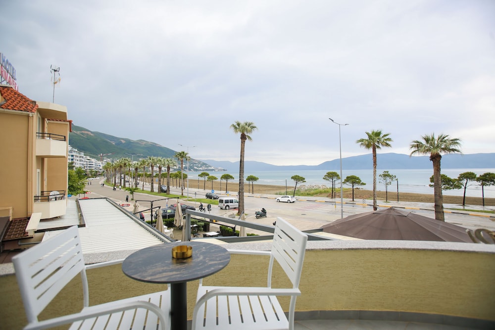 Mare Blu Hotel Bar 43/46