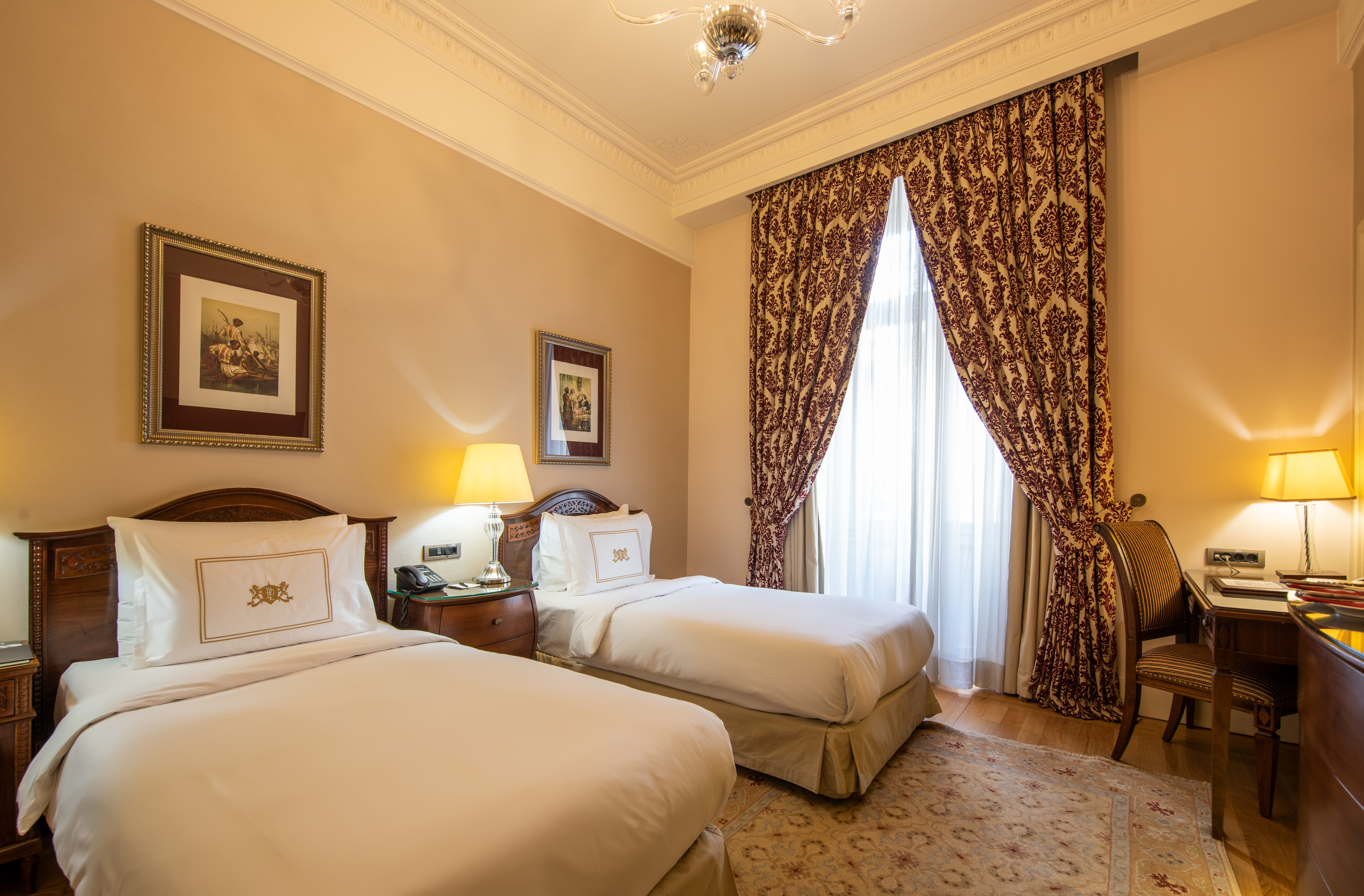 Deluxe Golden Horn View Twin Bed