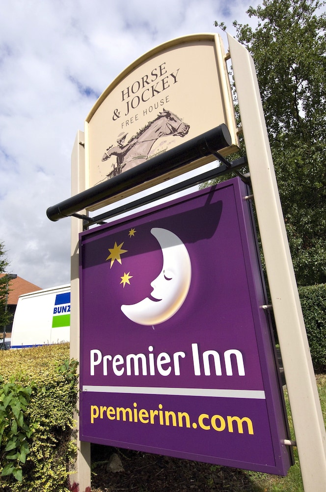 Premier Inn Aylesbury in AYLESBURY