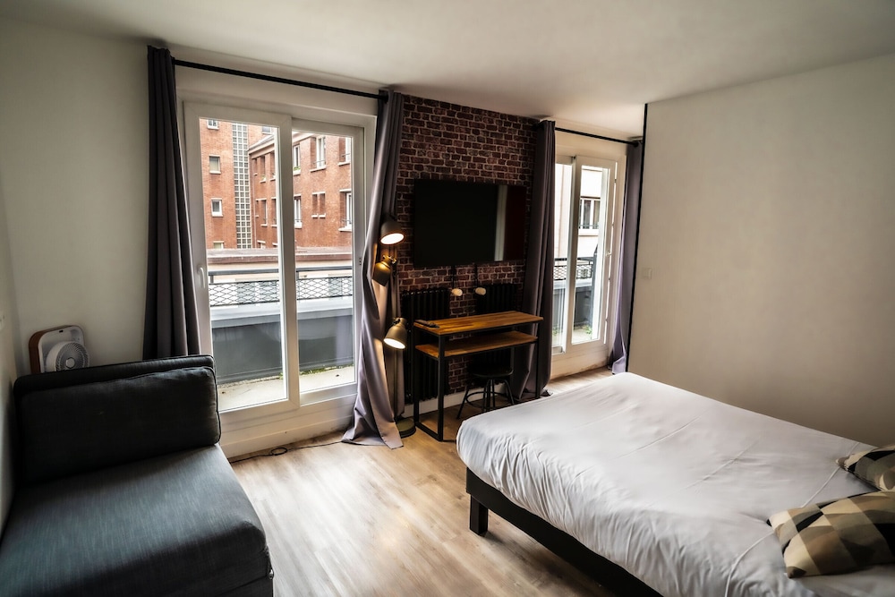 Alive Hotel De Quebec 11/50
