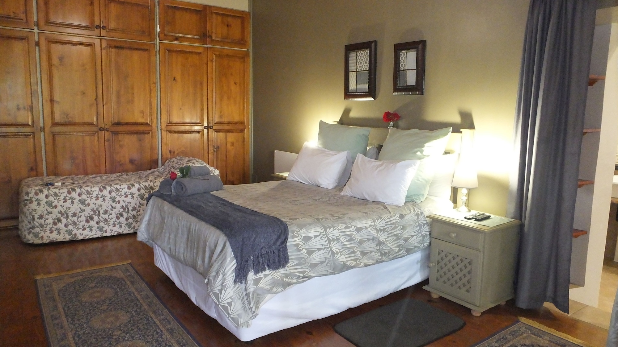Carlow, 1 Queen and 1 Single Bed