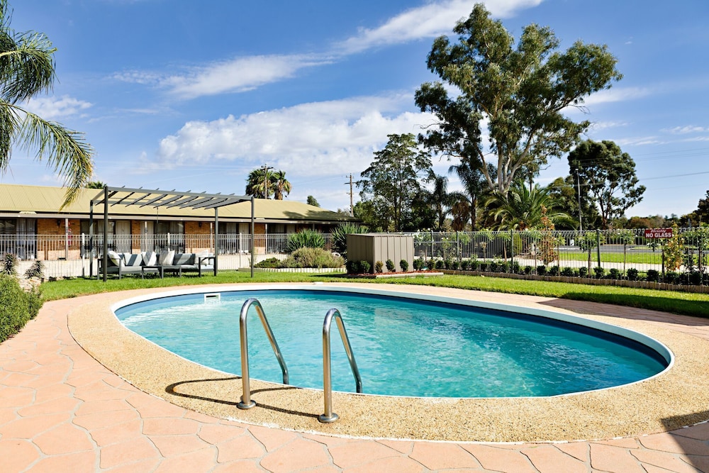 STATESMAN MOTOR INN 21/25