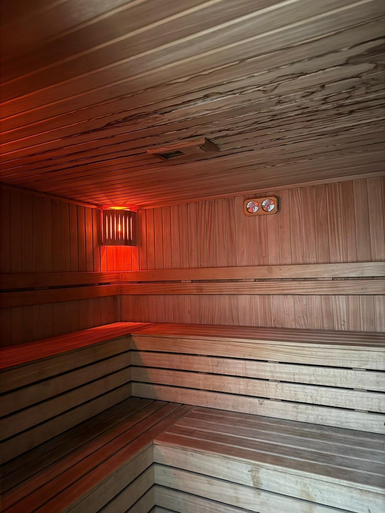 Travellers Cave Pension 23/50