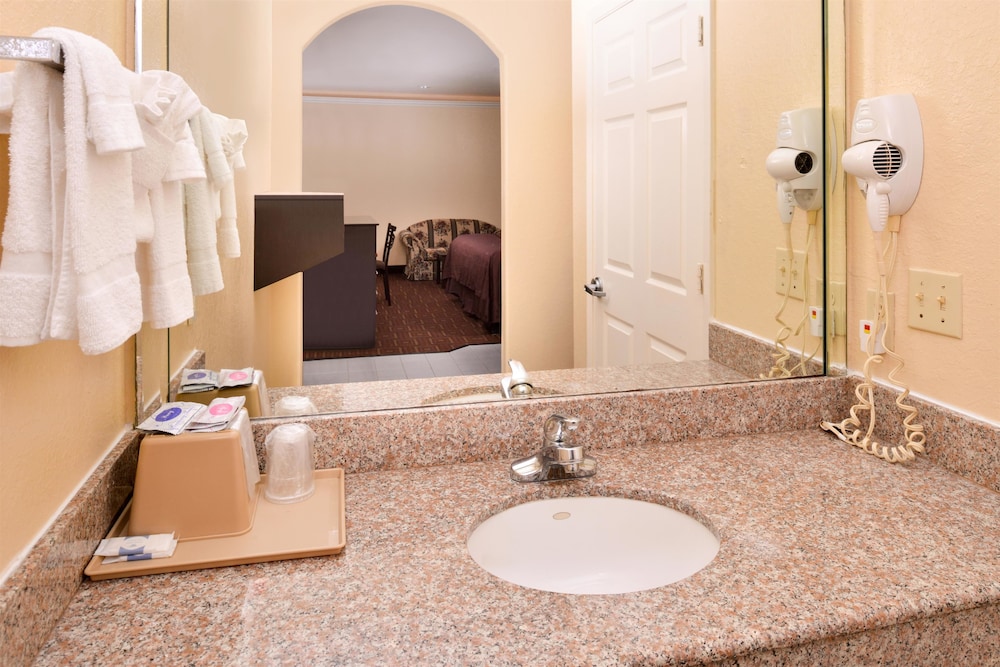 Americas Best Value Inn Baytown 15/16