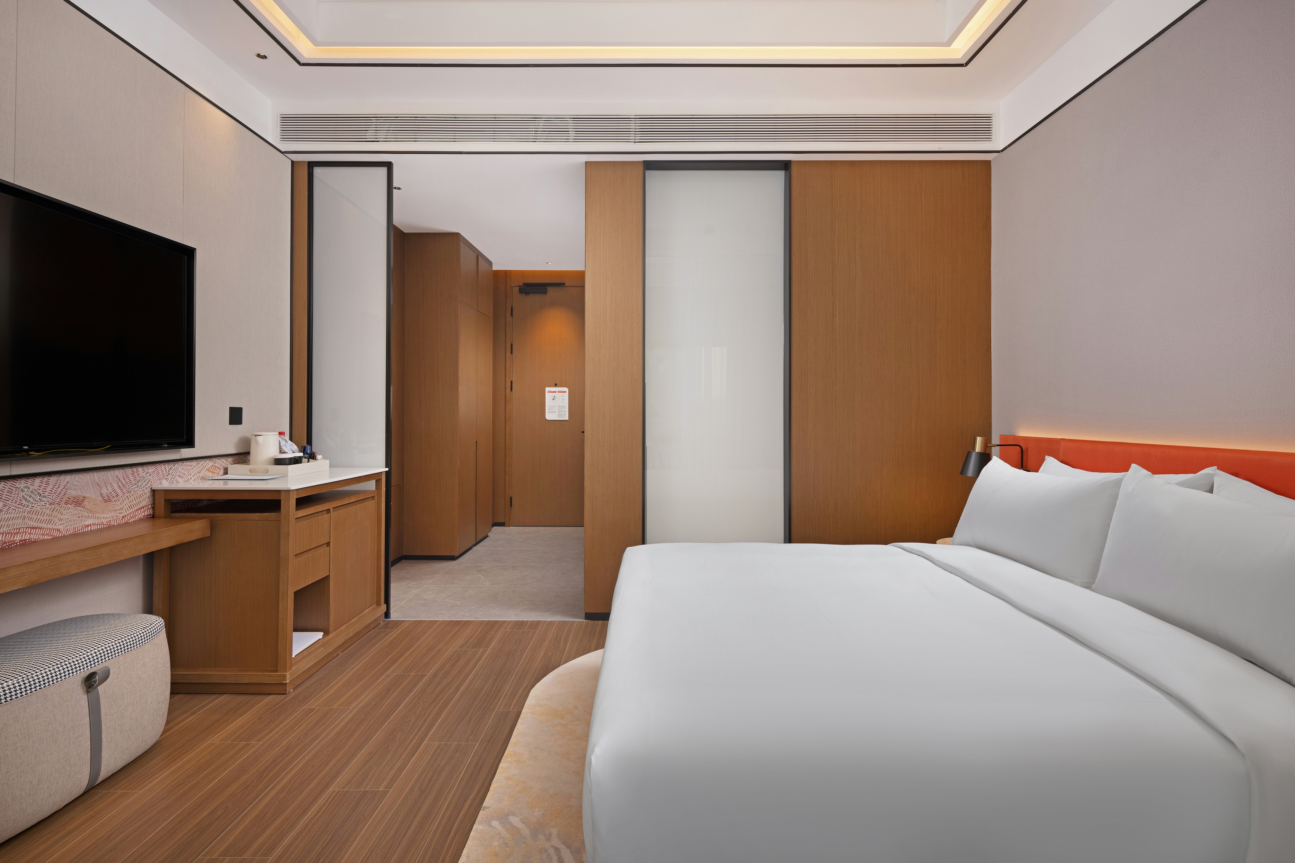 Guest Room, King Bed