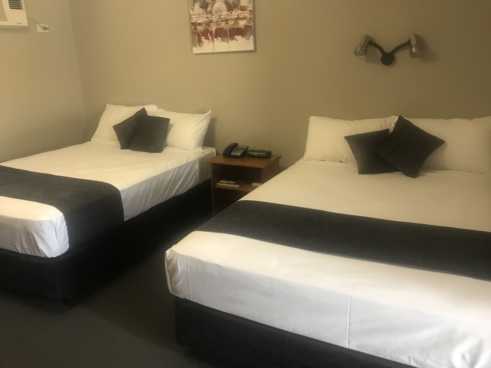 The Cosmopolitan Motel Serviced Apartments 11/48