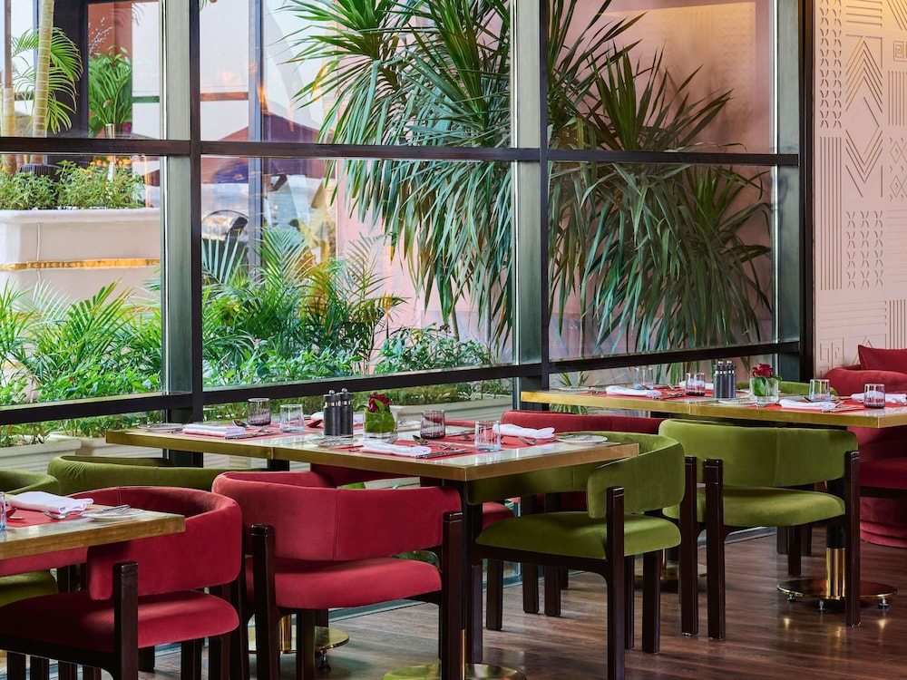 restaurant cafeteria