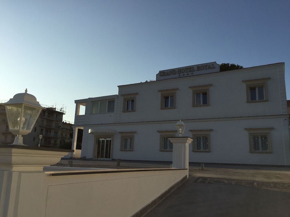 Grand Hotel Royal 10/48
