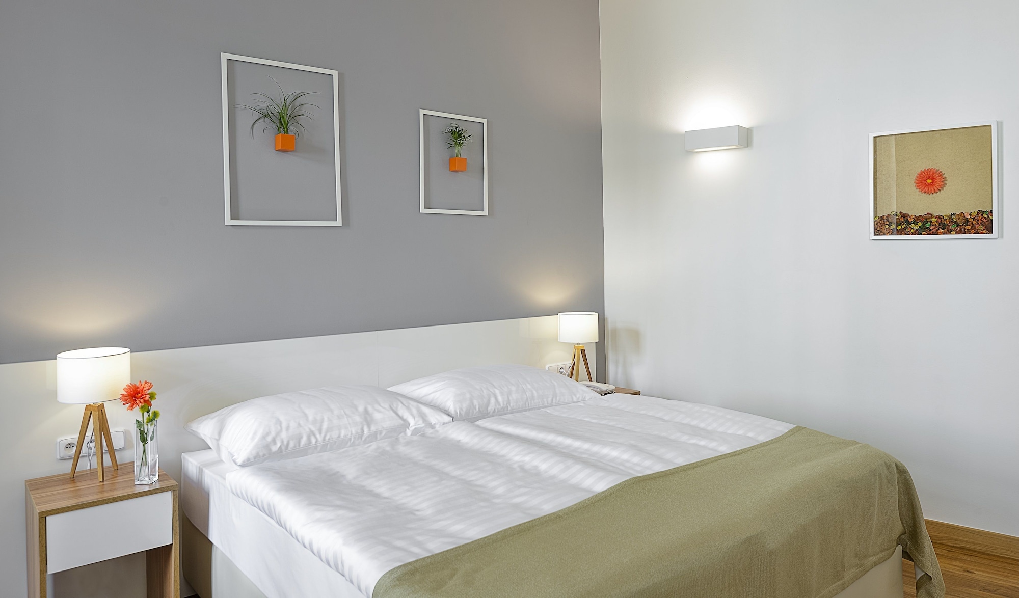 SUPERIOR, DOUBLE OR TWIN BED