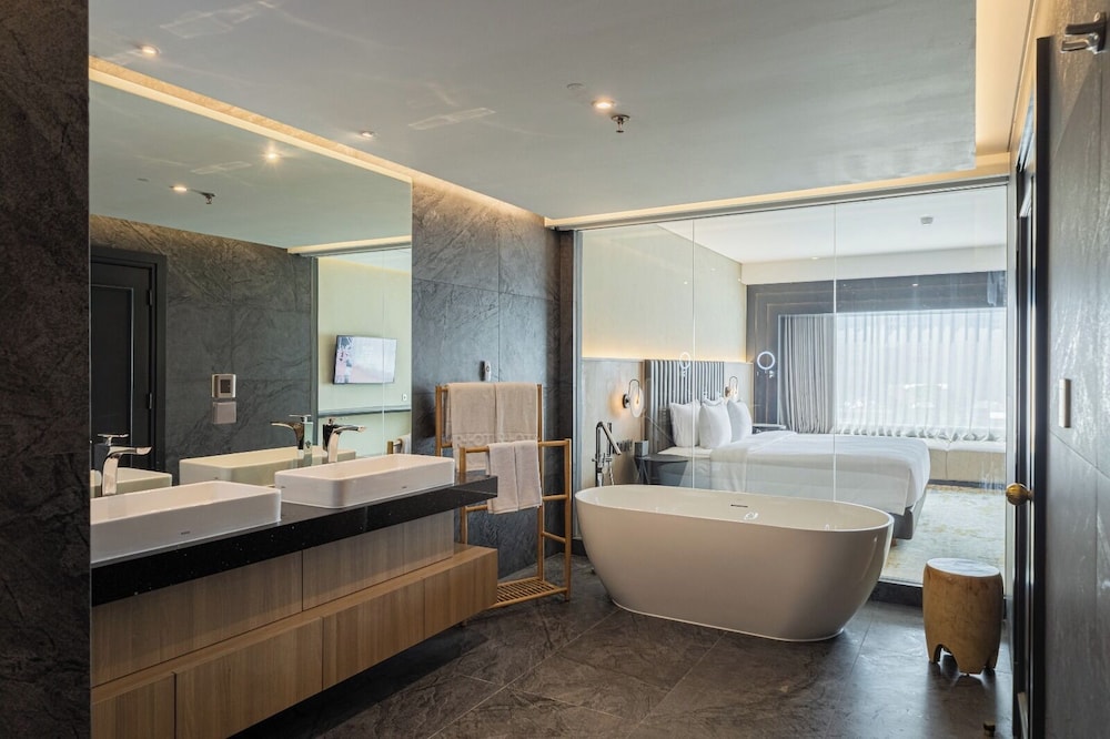 جناح بريميوم بسرير كينج، ARTOTEL Suites Mangkuluhur 3/3