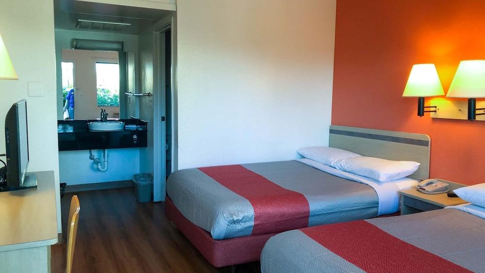 Motel6 Goodlettsville, TN - Nashville 10/39