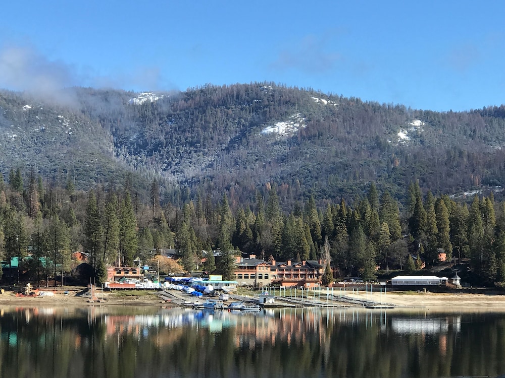 The Pines Resort 45/47